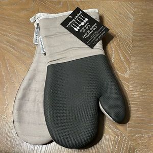 Oven mits new with tags grey